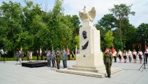 Główne obchody odbyły się pod pomnikiem Marszałka Piłsudskiego w Otwocku., 