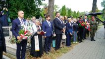 W uroczystościach udział wziął także Grzegorz Michalczyk Radny Rady Powiatu Otwockiego (pierwszy od lewej)., 